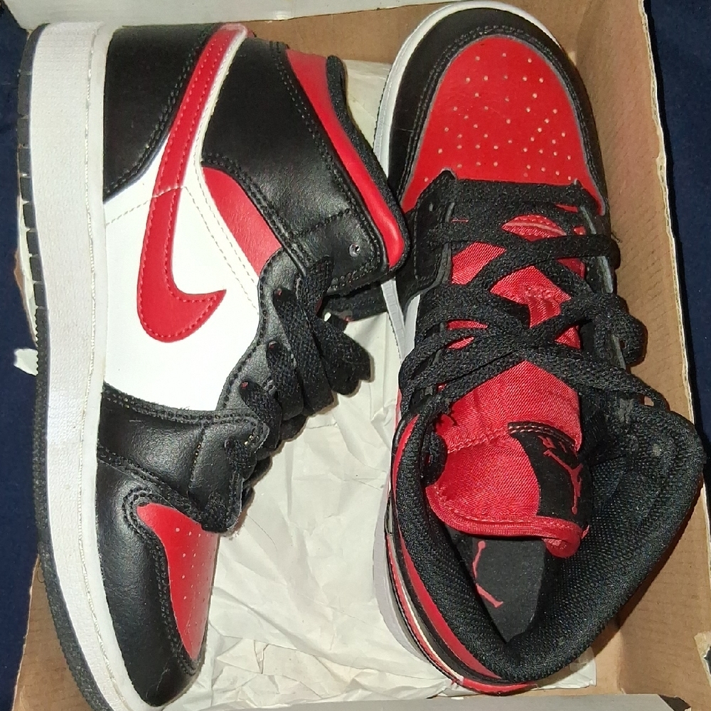 JORDAN 1 MIDS 4.5y